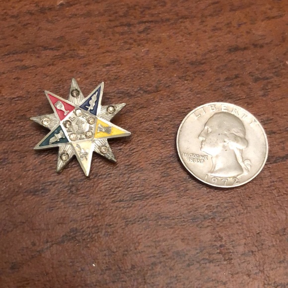 Freemasons Lapel Pin - Picture 3 of 3